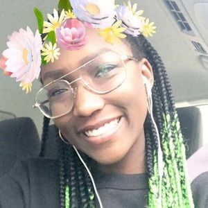 Meet your Posher, Joelle